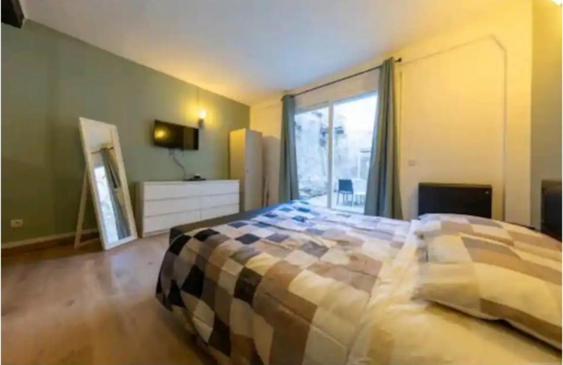 La Parenthese Remoise Apartment